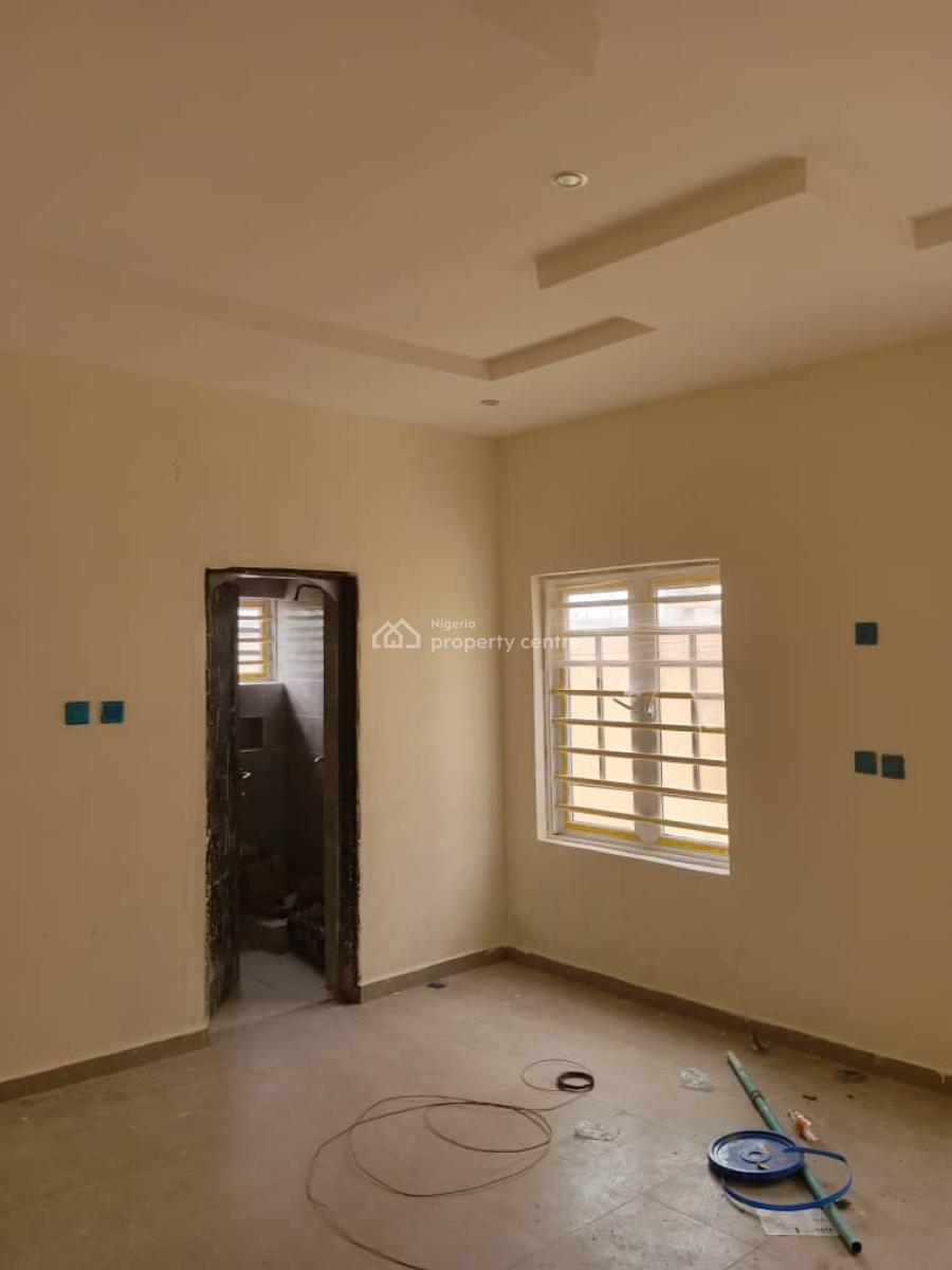Executive 3 Bedroom Serviced Apartment, Estate Arepo, Ojodu Berger, Ojodu, Lagos, Flat / Apartment for Sale