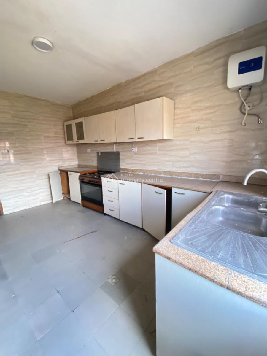 Elegant 3 Bedroom Spacious Apartment with Bq Available, Lekki Phase 1, Lekki, Lagos, Flat / Apartment for Rent