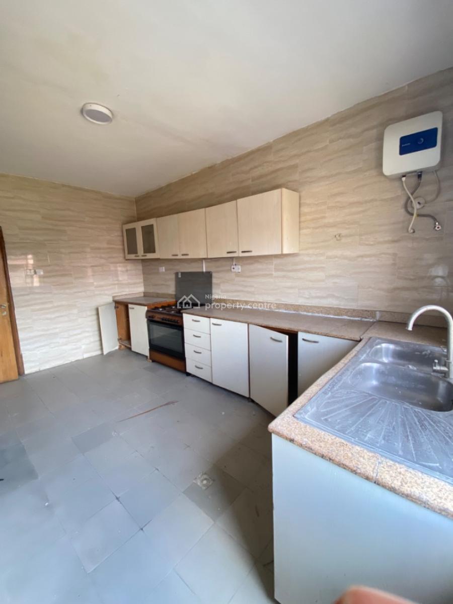 Elegant 3 Bedroom Spacious Apartment with Bq Available, Lekki Phase 1, Lekki, Lagos, Flat / Apartment for Rent