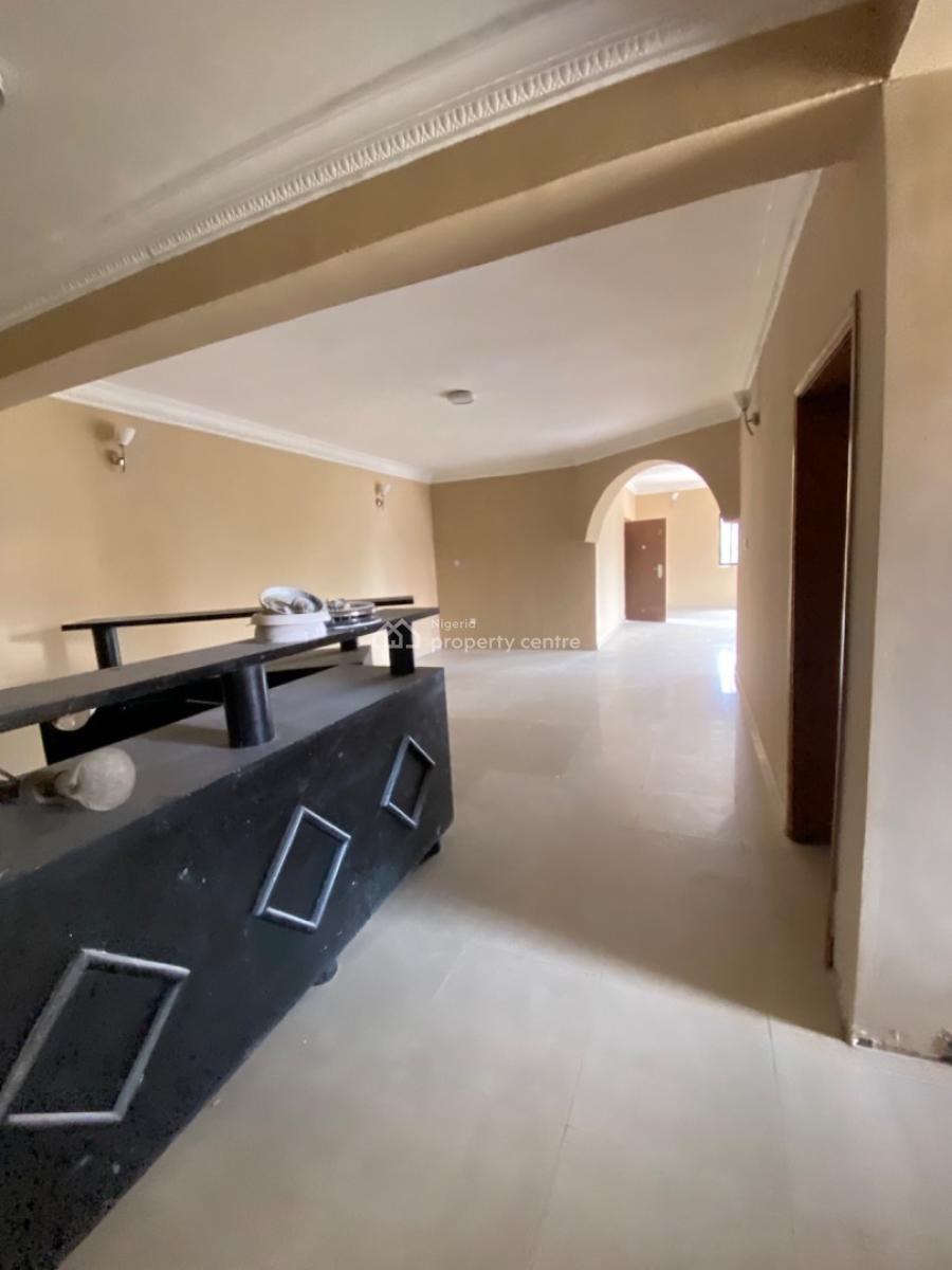 Elegant 3 Bedroom Spacious Apartment with Bq Available, Lekki Phase 1, Lekki, Lagos, Flat / Apartment for Rent
