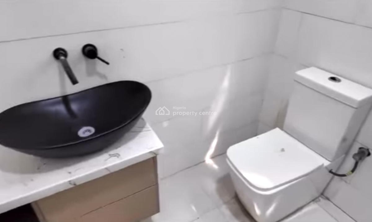 2 Bedroom Apartment in a Serviced Estate, Meadow Hall Road, Ikate Elegushi, Lekki, Lagos, Flat / Apartment for Rent