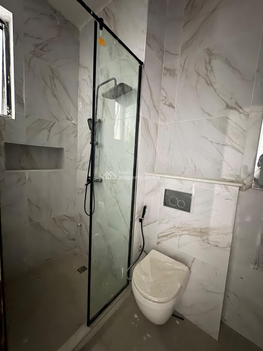 Newly 2 Bedrooms Apartment with Pool and Gym, Lekki Phase 1, Lekki, Lagos, Flat / Apartment for Sale