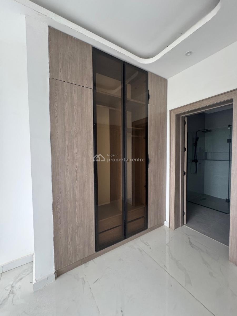 Spacious 2bed Apartment with Pool and Gym, Lekki Phase 1, Lekki, Lagos, Flat / Apartment for Sale