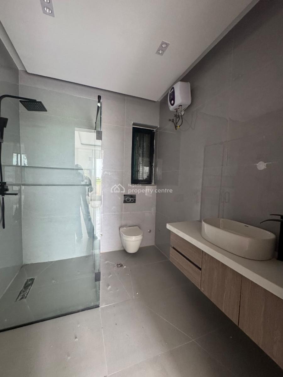 Spacious 2bed Apartment with Pool and Gym, Lekki Phase 1, Lekki, Lagos, Flat / Apartment for Sale