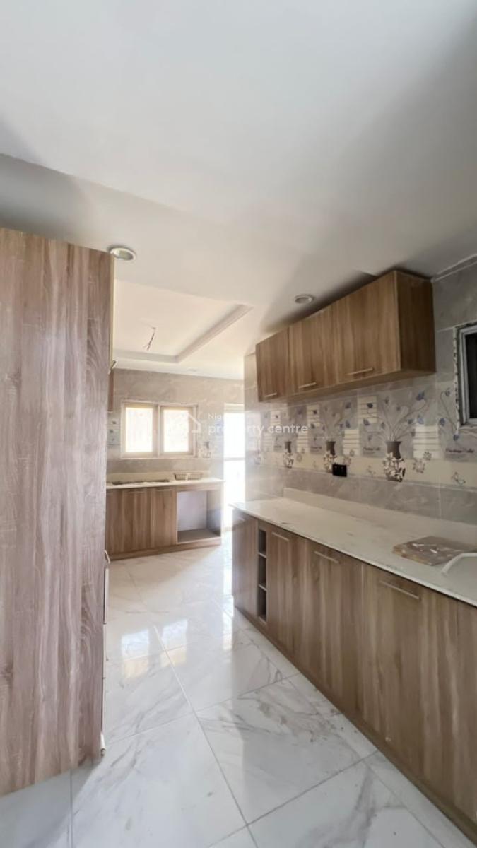 3 Bedrooms Apartment, Lekki Phase 1, Lekki, Lagos, Flat / Apartment for Sale