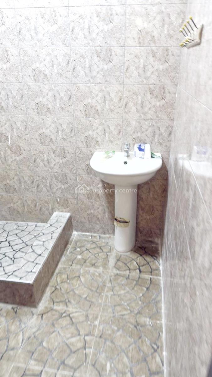 Luxury Renovated 2 Bedroom Flat, Gra Phase 1, Magodo, Lagos, Flat / Apartment for Rent