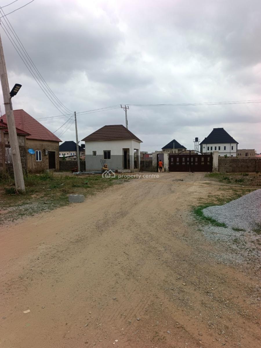 3 Bedrooms Semi-detached Bungalow Carcass, Fha (f.h.a), Lugbe District, Abuja, Semi-detached Bungalow for Sale