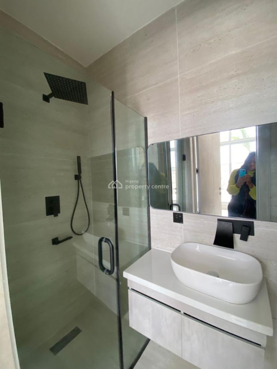 Gorgeous 2bedroom Penthouse with an Elevator,pool,bq, Lekki Phase 1, Lekki, Lagos, Flat / Apartment for Sale