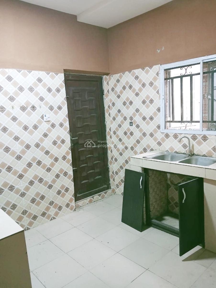Luxury 2 Bedroom Flat, Olowora, Omole Phase 2, Ikeja, Lagos, Flat / Apartment for Rent