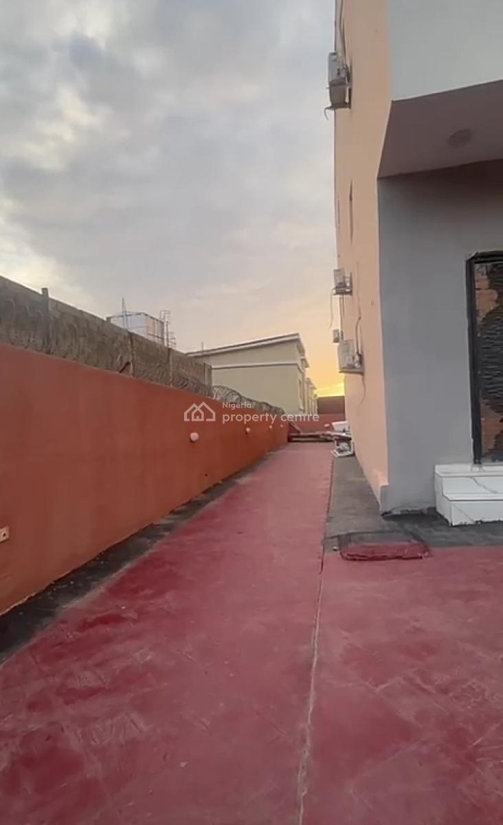 Spacious 3 Bedroom Terrace + Bq, Guzape District, Abuja, Terraced Duplex for Rent