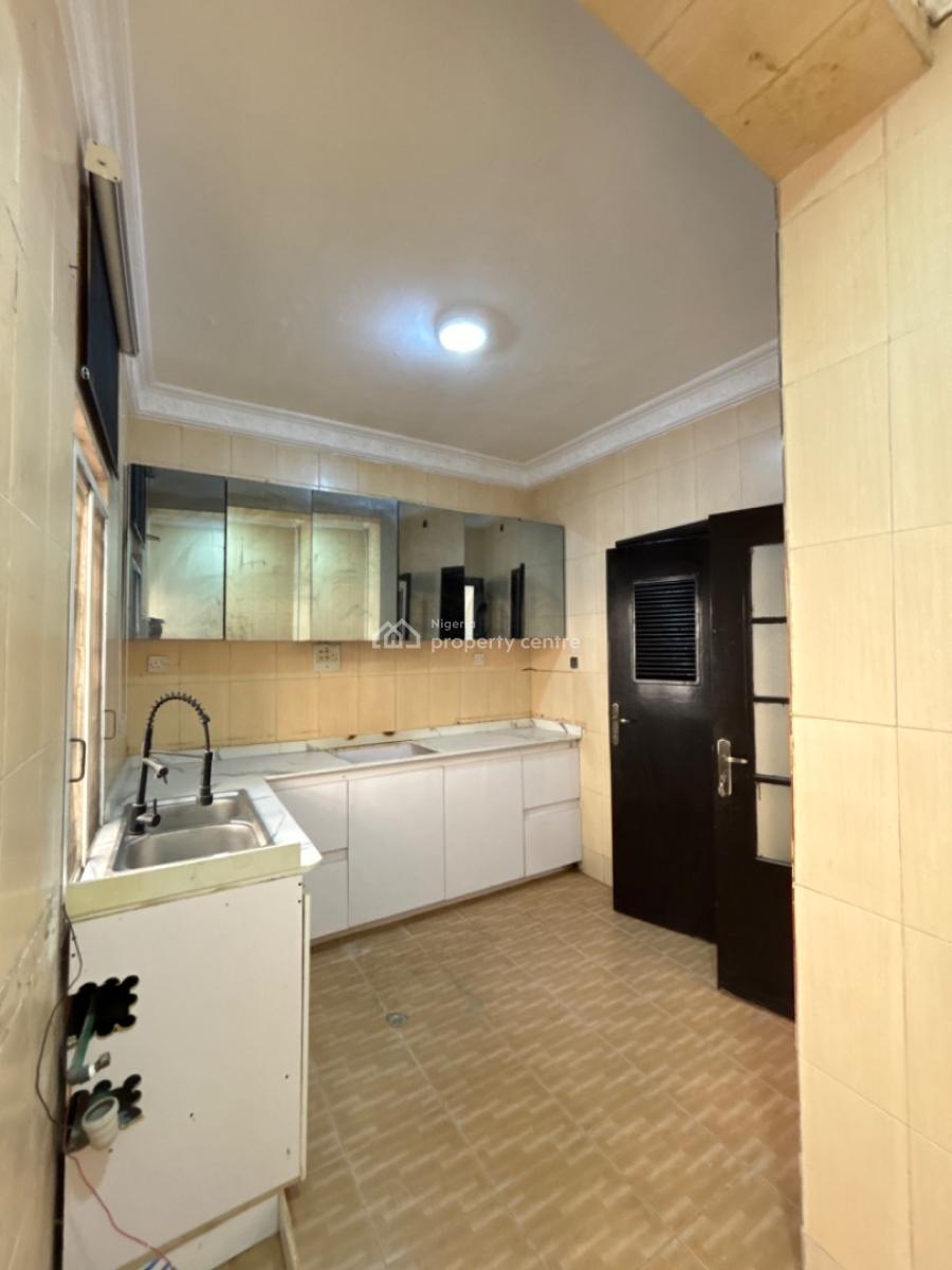 Self Serviced Spacious 3 Bedroom Flat, Lekki Phase 1, Lekki, Lagos, Flat / Apartment for Rent