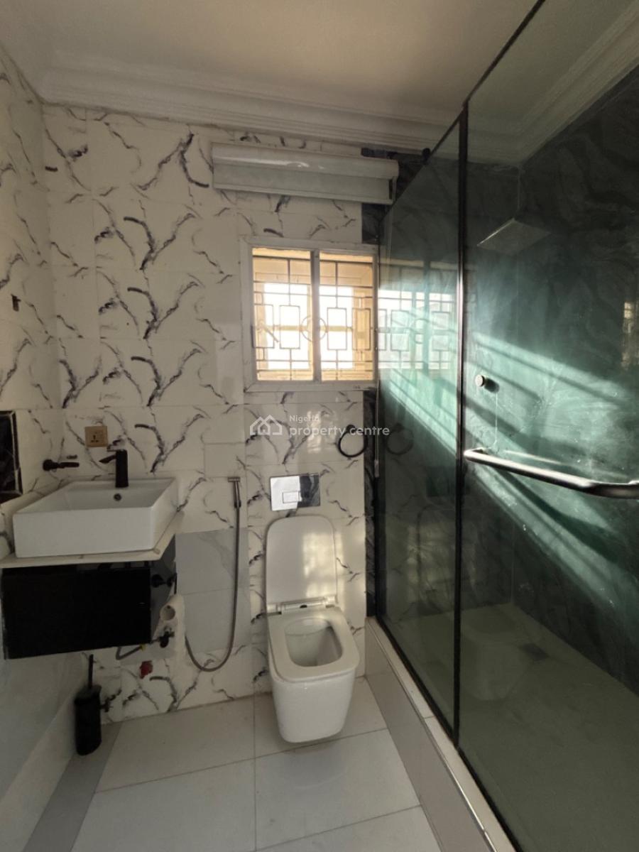 Self Serviced Spacious 3 Bedroom Flat, Lekki Phase 1, Lekki, Lagos, Flat / Apartment for Rent
