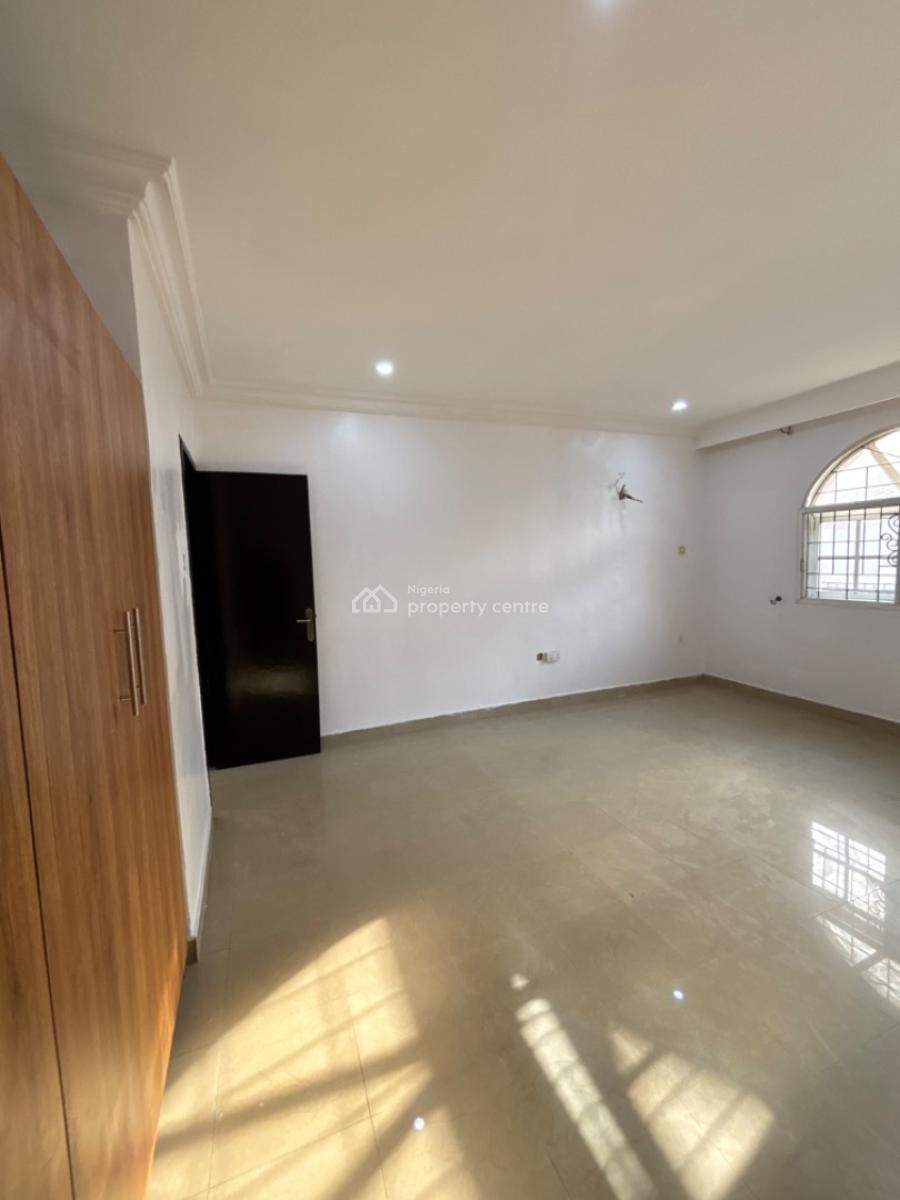 Self Serviced Spacious 3 Bedroom Flat, Lekki Phase 1, Lekki, Lagos, Flat / Apartment for Rent