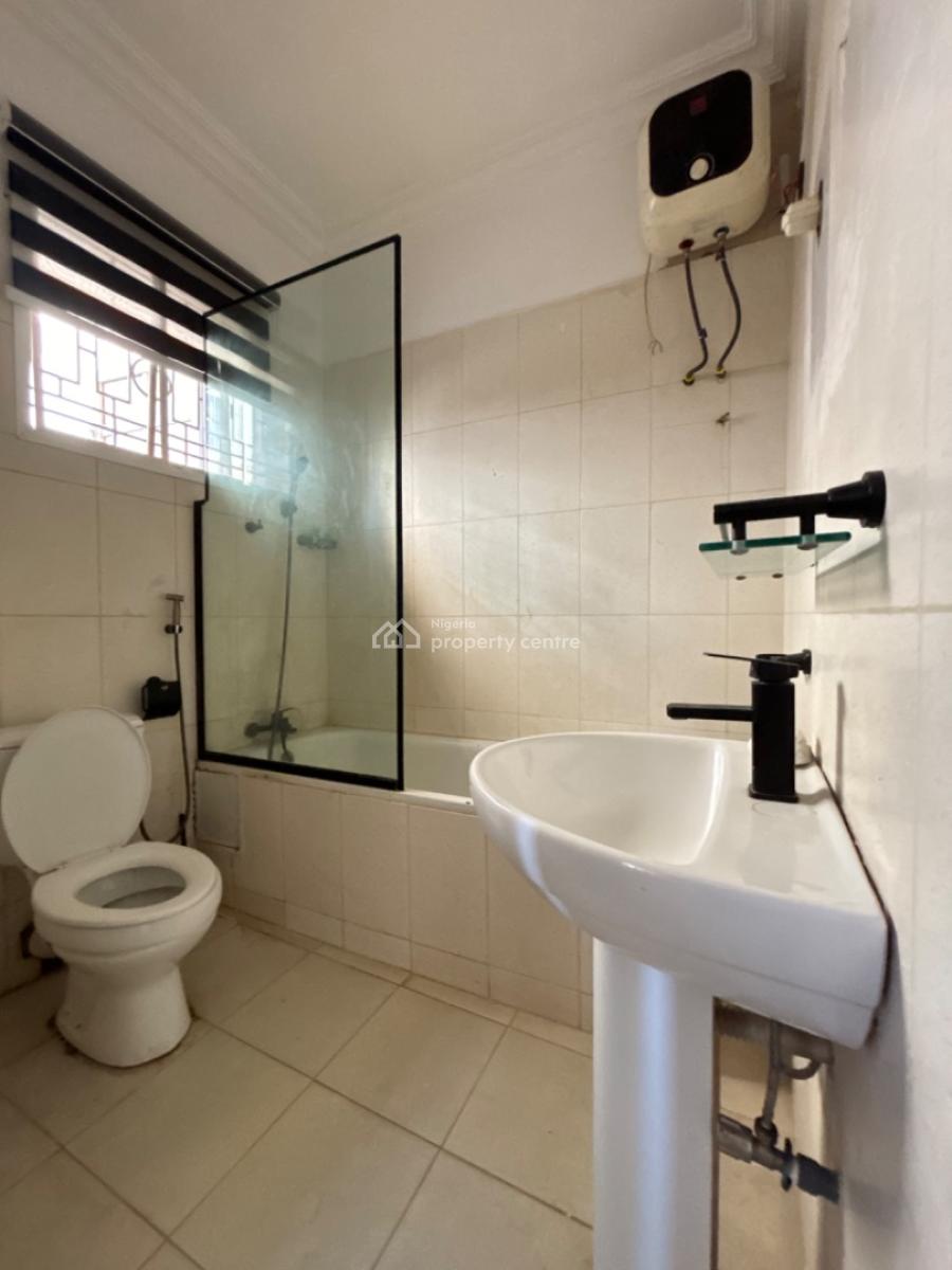Self Serviced Spacious 3 Bedroom Flat, Lekki Phase 1, Lekki, Lagos, Flat / Apartment for Rent