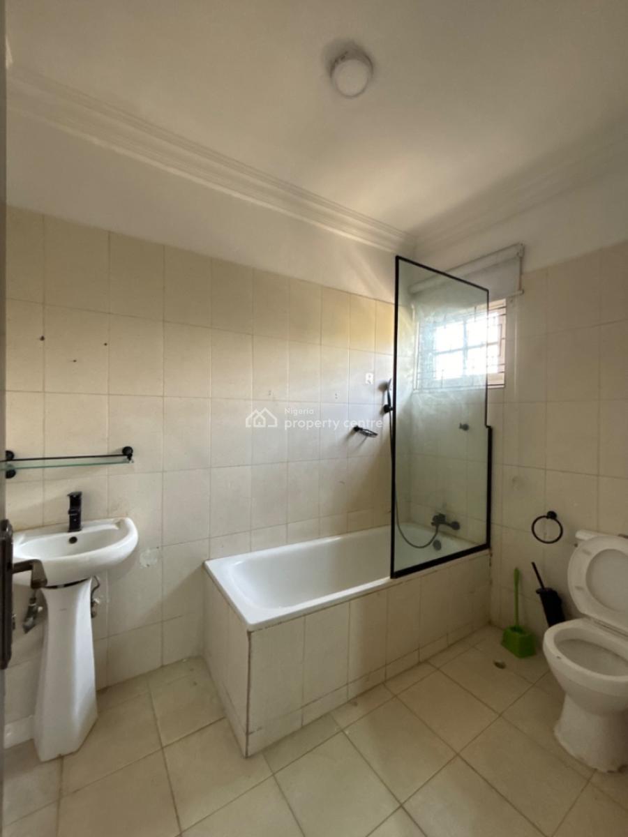Self Serviced Spacious 3 Bedroom Flat, Lekki Phase 1, Lekki, Lagos, Flat / Apartment for Rent