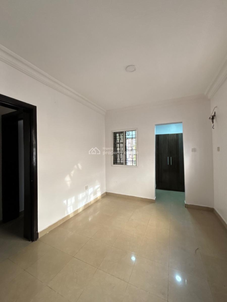 Self Serviced Spacious 3 Bedroom Flat, Lekki Phase 1, Lekki, Lagos, Flat / Apartment for Rent