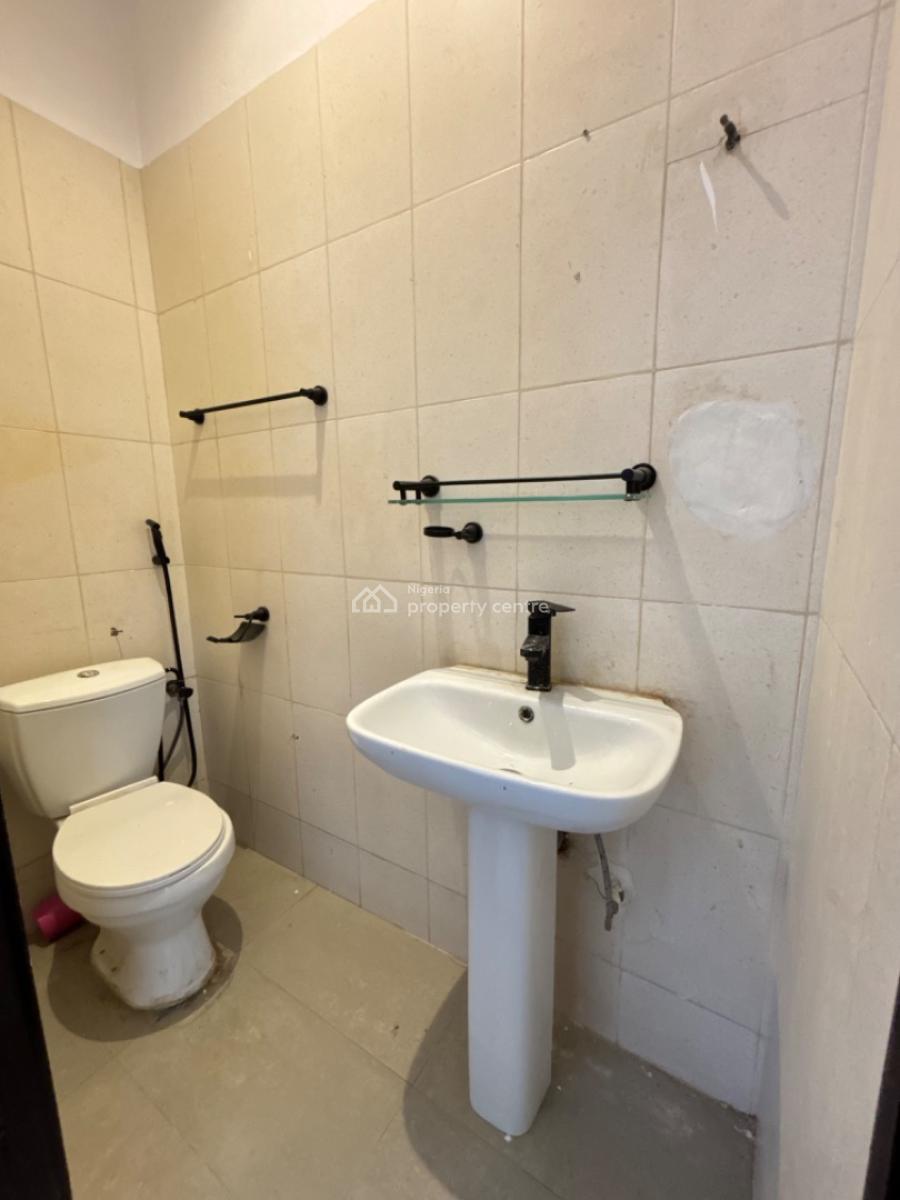 Self Serviced Spacious 3 Bedroom Flat, Lekki Phase 1, Lekki, Lagos, Flat / Apartment for Rent
