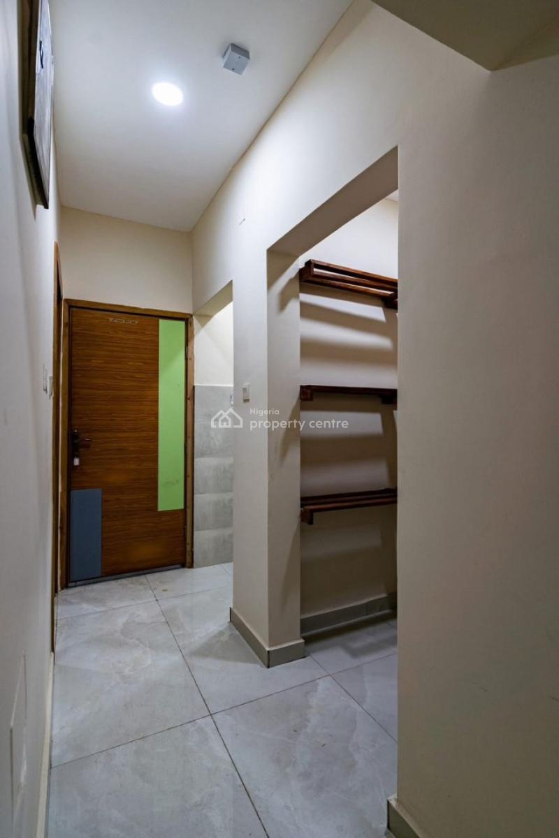 Well Deigned 3 Bedroom Apartment, Ikeja Gra, Ikeja, Lagos, Flat / Apartment for Rent