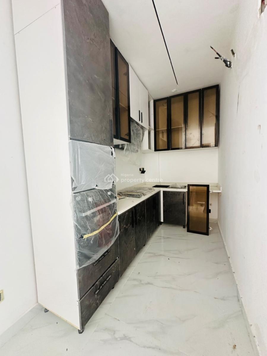 Neatly Finished 1 Bedroom Apartment with Pool, Gym & Elevator, Lekki Phase 1, Lekki, Lagos, Flat / Apartment for Sale