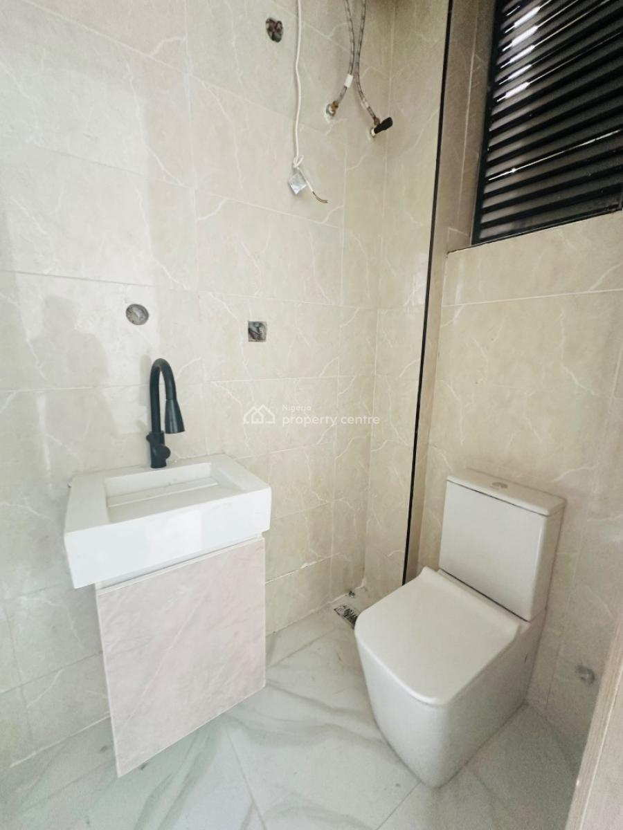 Neatly Finished 1 Bedroom Apartment with Pool, Gym & Elevator, Lekki Phase 1, Lekki, Lagos, Flat / Apartment for Sale