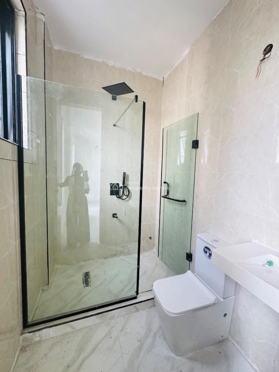 Neatly Finished 2 Bedroom Apartment with Pool, Gym and Elevator, Lekki Phase 1, Lekki, Lagos, Flat / Apartment for Sale