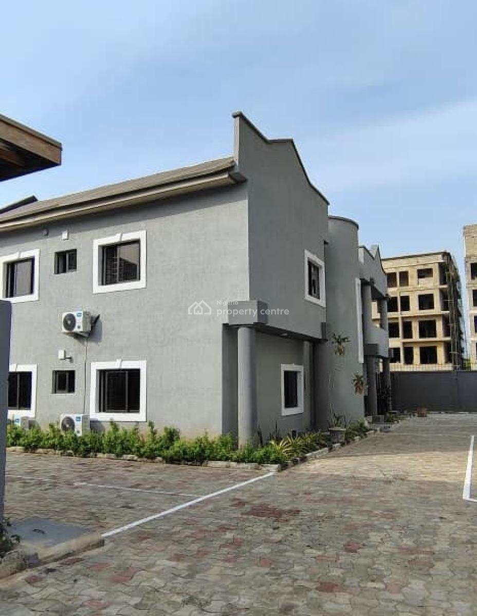 Newly Renovated 3 Bedroom Apartment with Bq, Lekki Phase 1, Lekki, Lagos, Flat / Apartment for Rent