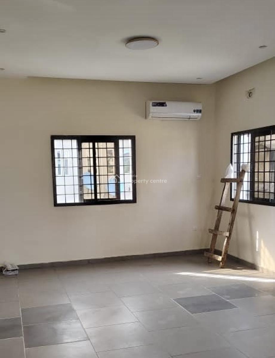 Newly Renovated 3 Bedroom Apartment with Bq, Lekki Phase 1, Lekki, Lagos, Flat / Apartment for Rent