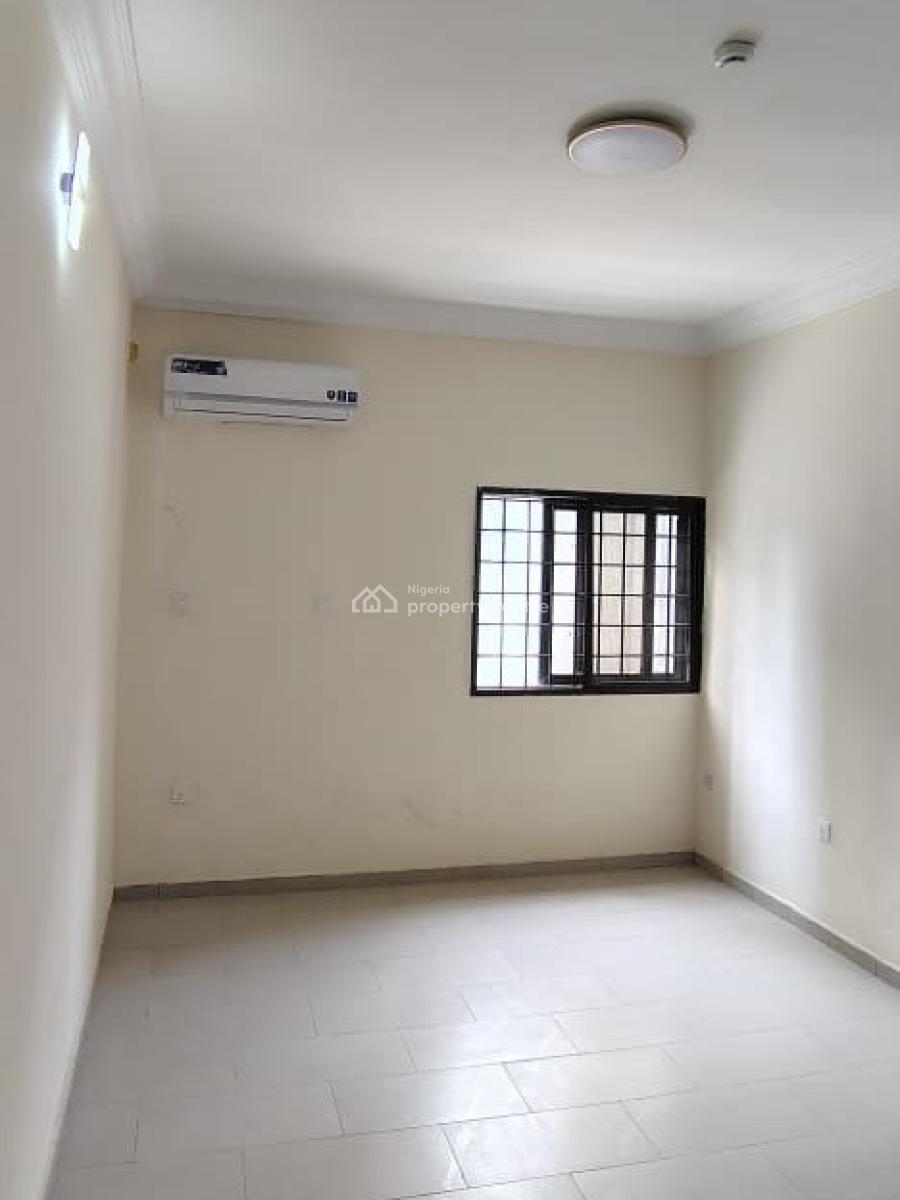 Newly Renovated 3 Bedroom Apartment with Bq, Lekki Phase 1, Lekki, Lagos, Flat / Apartment for Rent