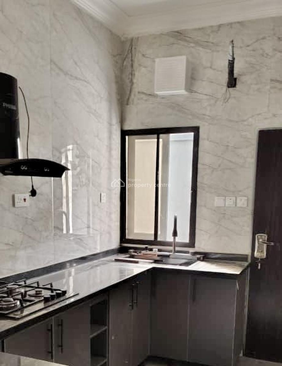 Newly Renovated 3 Bedroom Apartment with Bq, Lekki Phase 1, Lekki, Lagos, Flat / Apartment for Rent