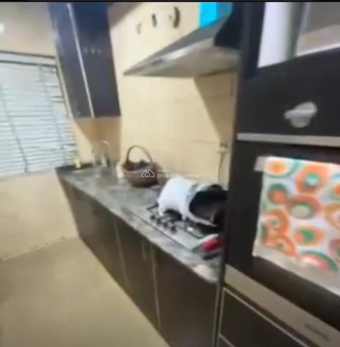 a Spacious 3-bedroom Flat Available, Alagomeji, Yaba, Lagos, Flat / Apartment for Rent