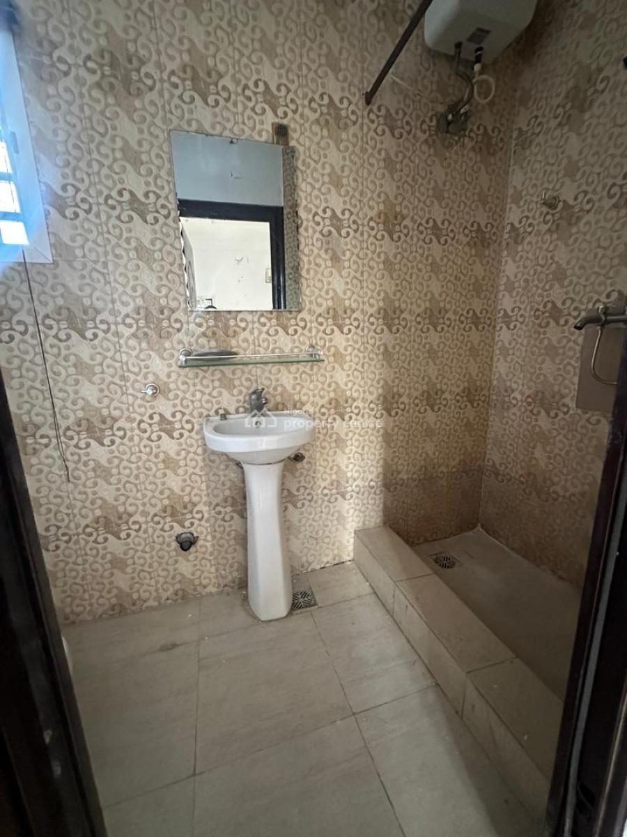 Spacious 3 Bedroom Apartment, Ologolo, Lekki, Lagos, Flat / Apartment for Rent