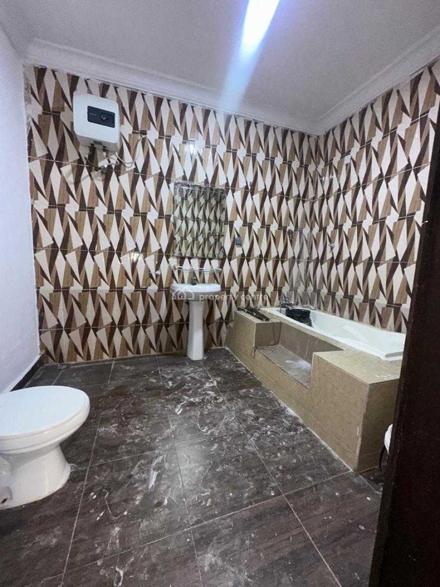 Spacious 3 Bedroom Apartment, Ologolo, Lekki, Lagos, Flat / Apartment for Rent