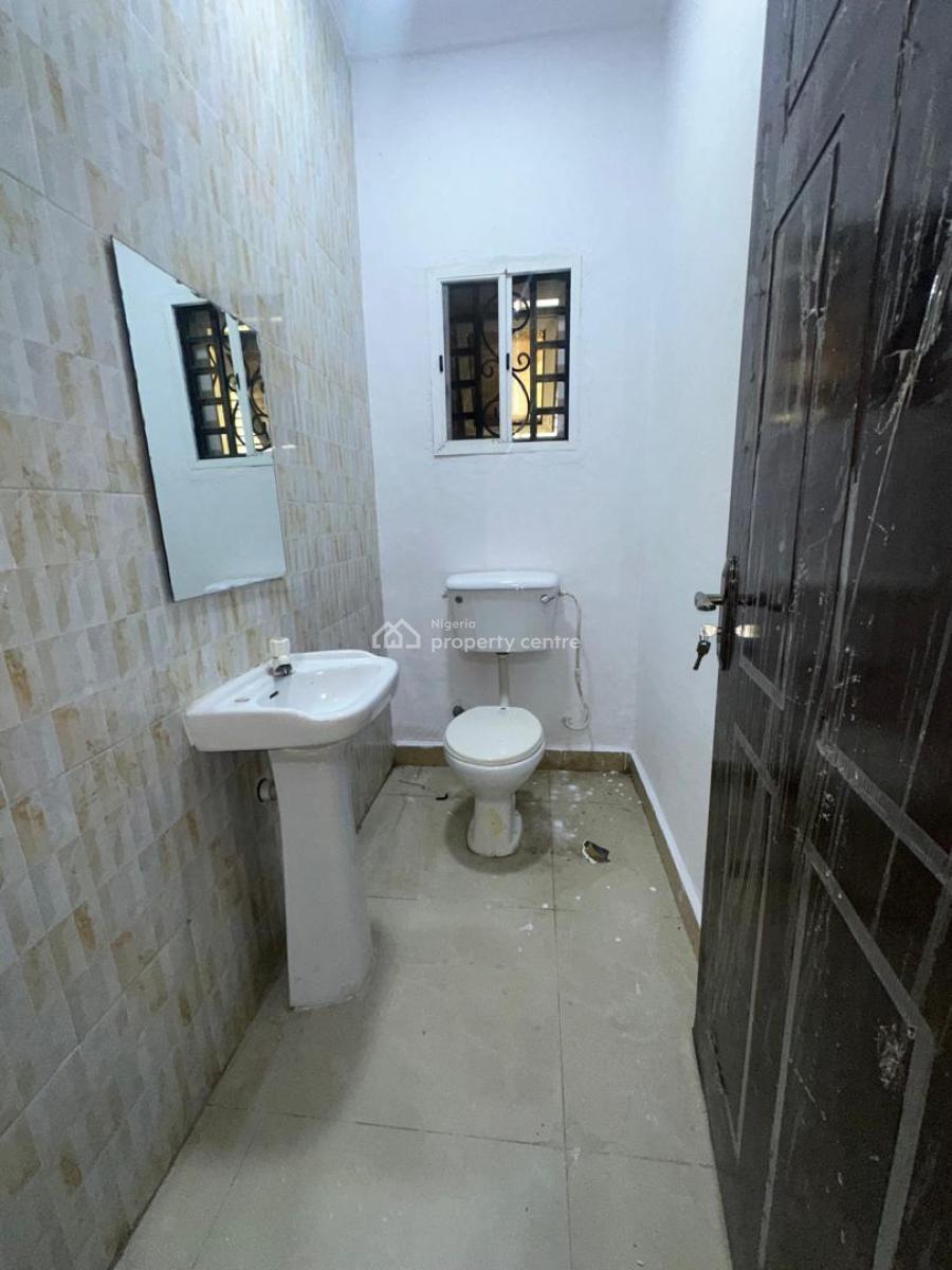 Spacious 3 Bedroom Apartment, Ologolo, Lekki, Lagos, Flat / Apartment for Rent