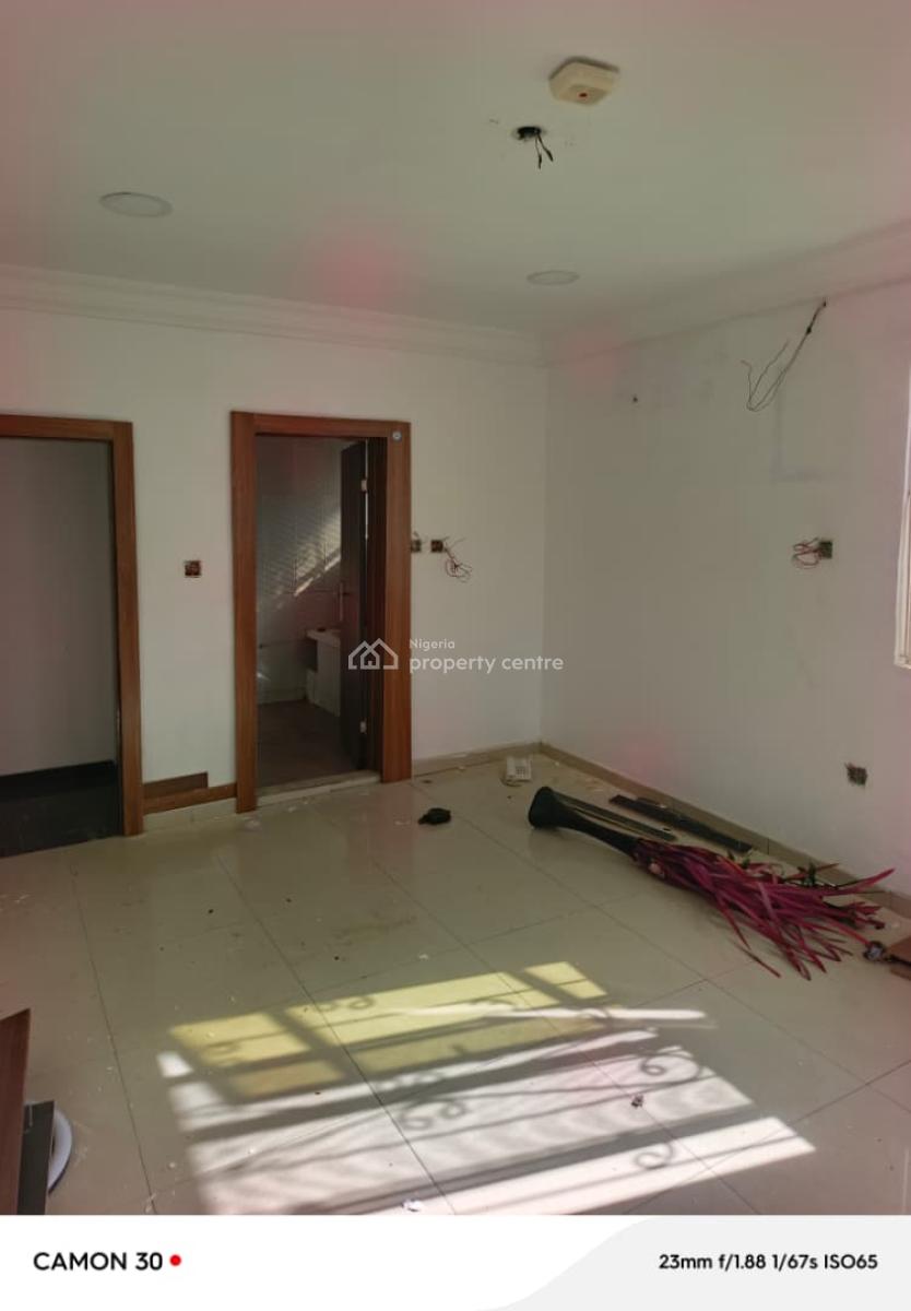 Beautiful 6 Bedroom Fully Detached Duplex with 2 Bqs, Lekki Phase 1, Lekki, Lagos, Commercial Property for Rent