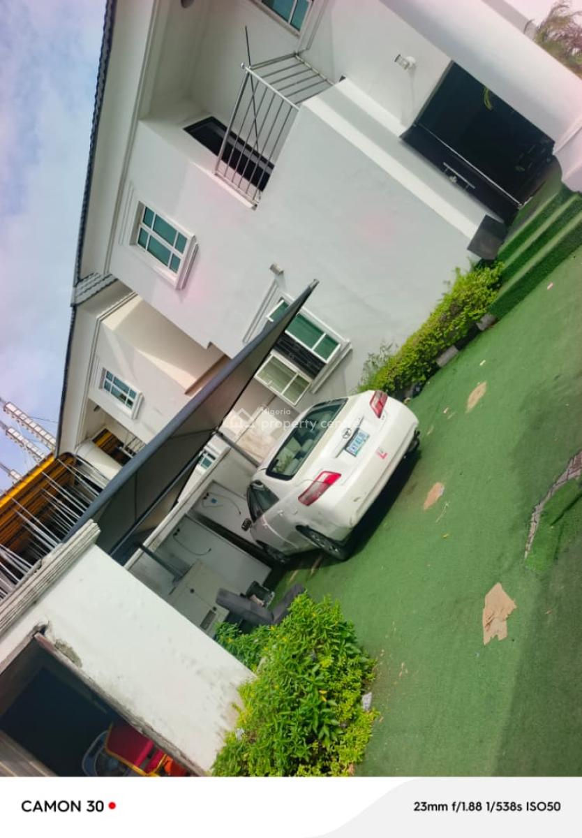 Beautiful 6 Bedroom Fully Detached Duplex with 2 Bqs, Lekki Phase 1, Lekki, Lagos, Commercial Property for Rent