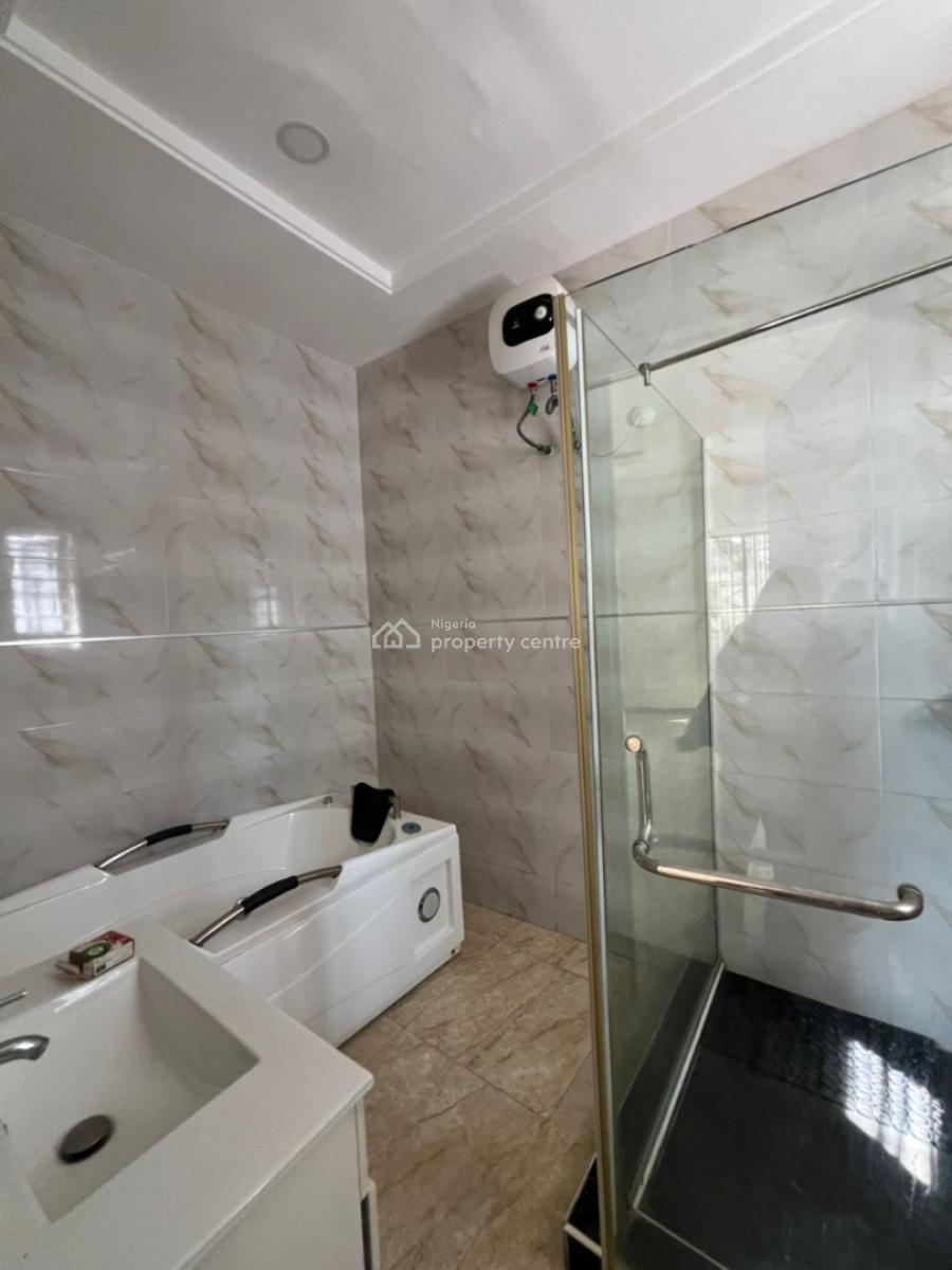Spacious Master Bedroom Upstairs in a Shared Apartment, Royal Pine Estate Orchid Road Eleganza Bustop, Lekki, Lagos, Flat / Apartment for Rent