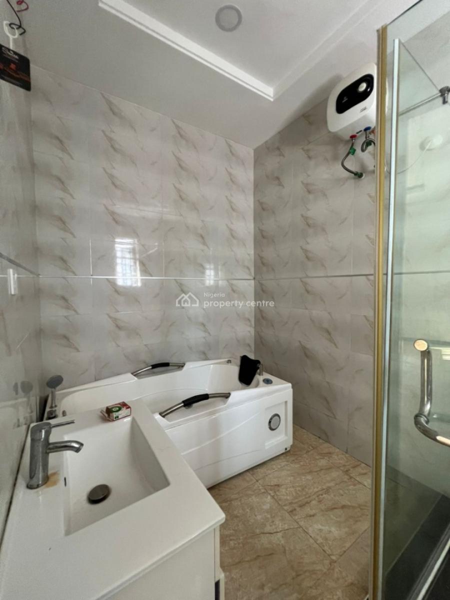 Spacious Master Bedroom Upstairs in a Shared Apartment, Royal Pine Estate Orchid Road Eleganza Bustop, Lekki, Lagos, Flat / Apartment for Rent