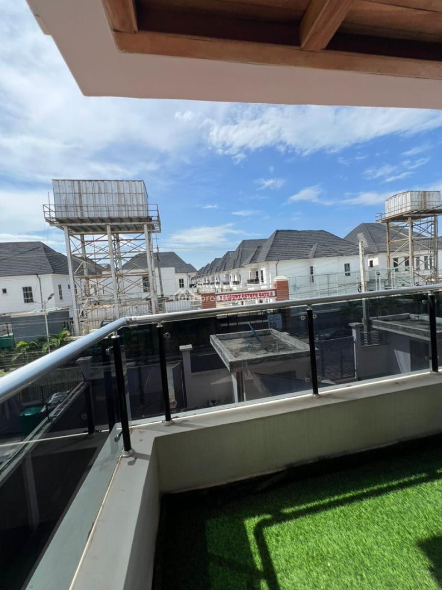 Spacious Master Bedroom Upstairs in a Shared Apartment, Royal Pine Estate Orchid Road Eleganza Bustop, Lekki, Lagos, Flat / Apartment for Rent