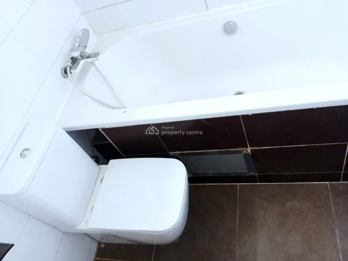 Spacious 3-bedroom Flat, Lekki Phase 1, Lekki, Lagos, Flat / Apartment for Rent