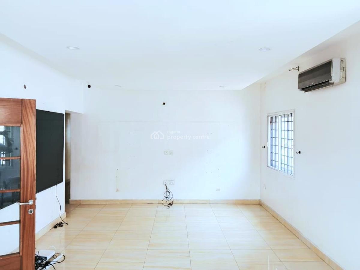 Spacious 3-bedroom Flat, Lekki Phase 1, Lekki, Lagos, Flat / Apartment for Rent