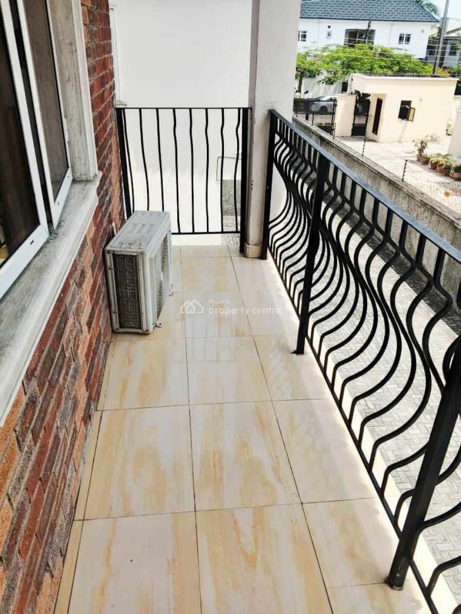 Spacious 3-bedroom Flat, Lekki Phase 1, Lekki, Lagos, Flat / Apartment for Rent