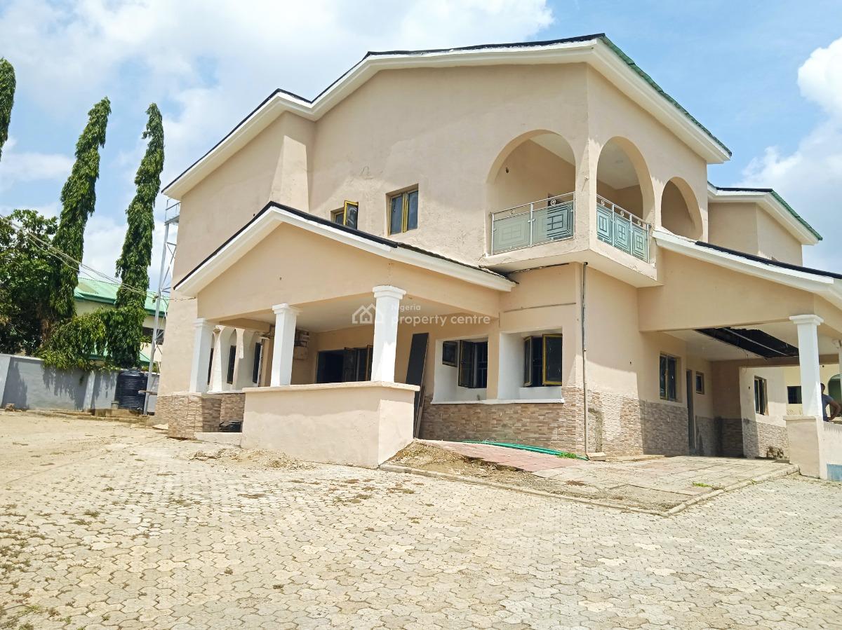 Massive Compound Space with 5 B/r Detached with 2 Units of 1 B/r Bq, 4th Avenue Main Express Busy Road, Gwarinpa, Abuja, Office Space for Rent
