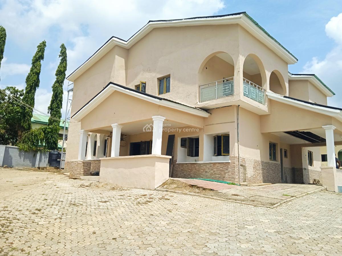 Massive Compound Space with 5 B/r Detached with 2 Units of 1 B/r Bq, 4th Avenue Main Express Busy Road, Gwarinpa, Abuja, Office Space for Rent
