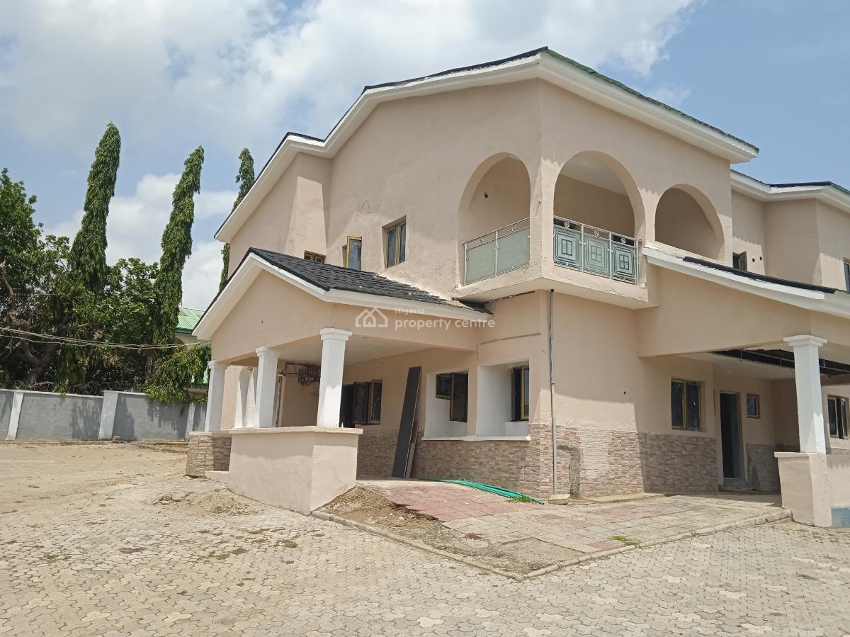 Massive Compound Space with 5 B/r Detached with 2 Units of 1 B/r Bq, 4th Avenue Main Express Busy Road, Gwarinpa, Abuja, Office Space for Rent