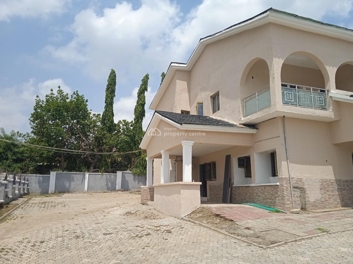 Massive Compound Space with 5 B/r Detached with 2 Units of 1 B/r Bq, 4th Avenue Main Express Busy Road, Gwarinpa, Abuja, Office Space for Rent