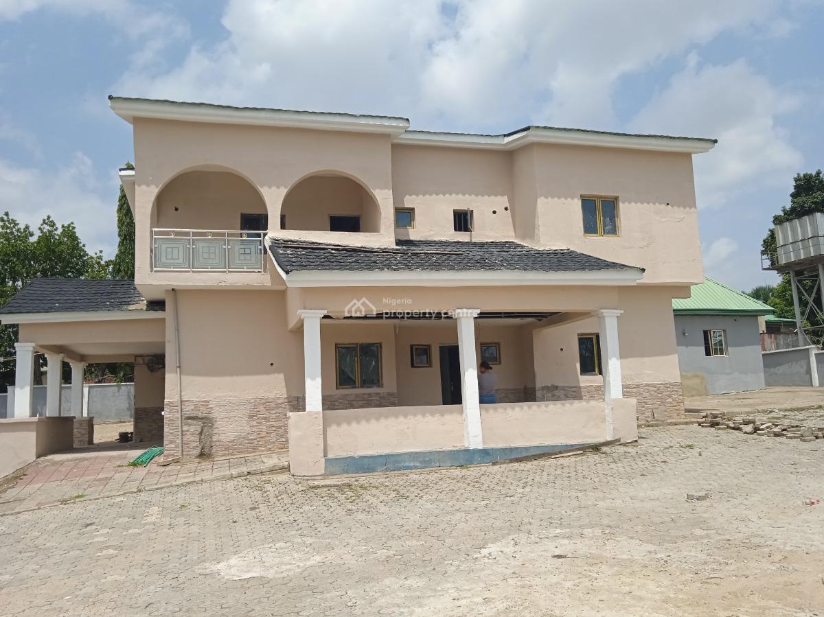Massive Compound Space with 5 B/r Detached with 2 Units of 1 B/r Bq, 4th Avenue Main Express Busy Road, Gwarinpa, Abuja, Office Space for Rent