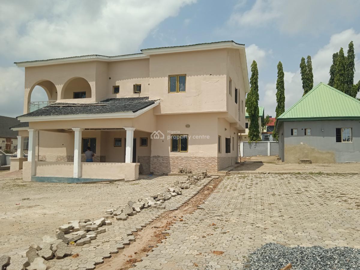 Massive Compound Space with 5 B/r Detached with 2 Units of 1 B/r Bq, 4th Avenue Main Express Busy Road, Gwarinpa, Abuja, Office Space for Rent