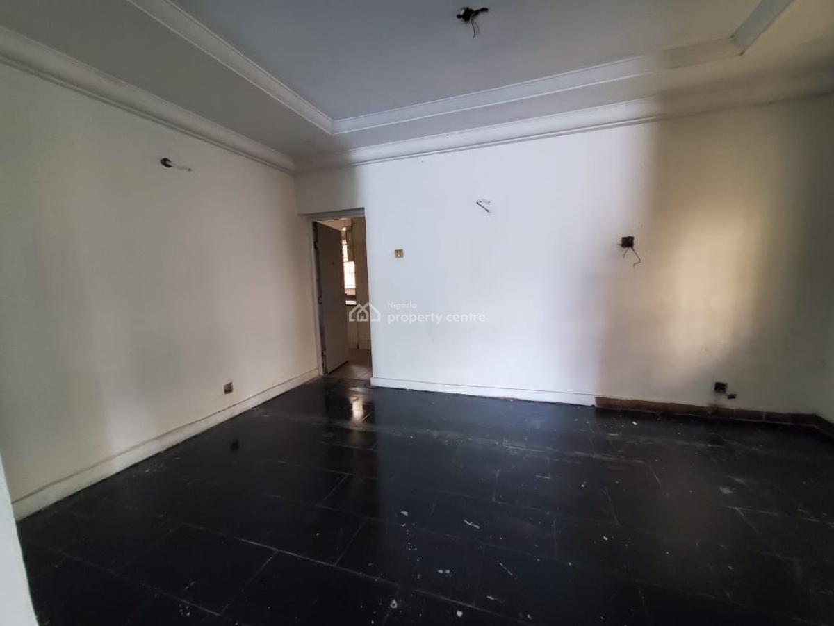 Distressed 5 Bedroom Duplex in Chevy View Estate, Chevron Drive- Chevy View Estate, Lekki, Lagos, Detached Duplex for Sale