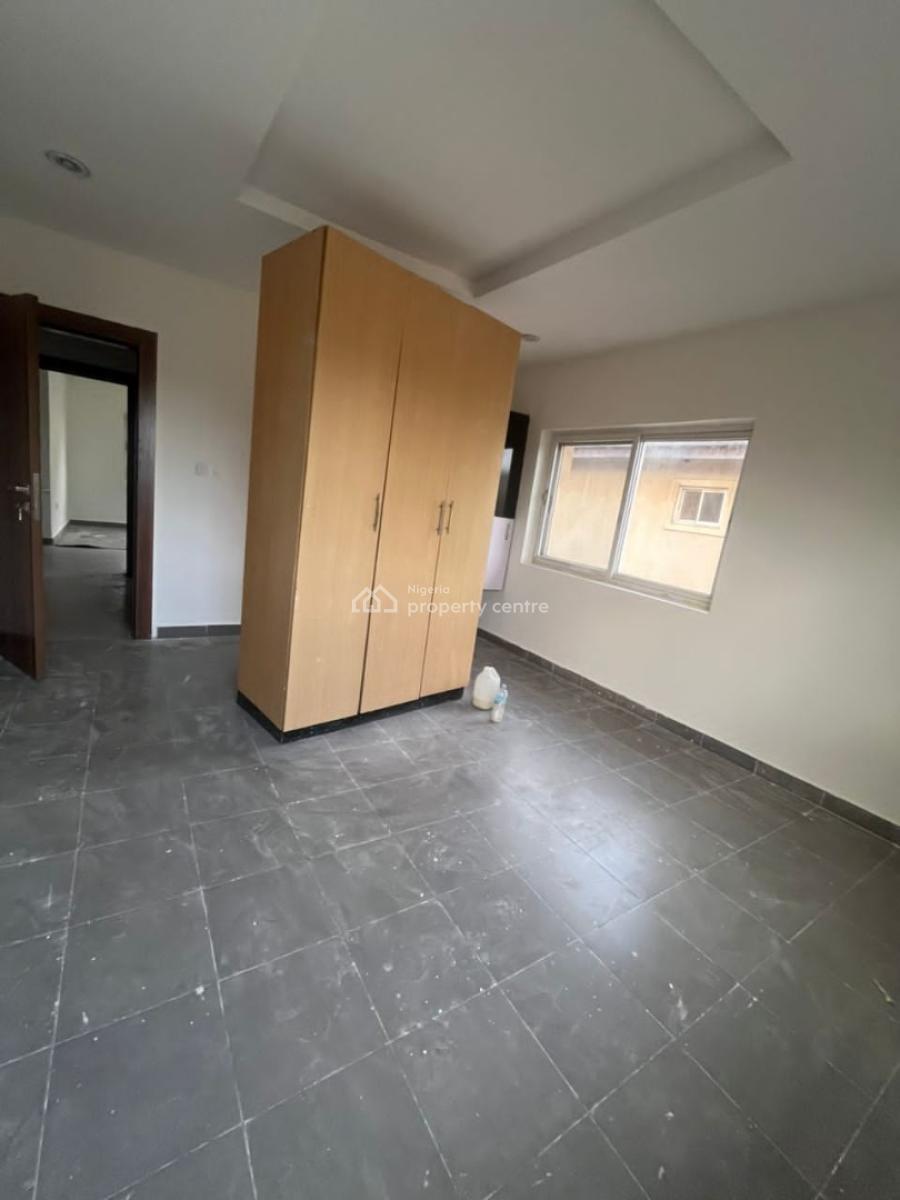 Spacious 3 Bedroom Apartment, Gra Phase 1, Magodo, Lagos, Flat / Apartment for Rent