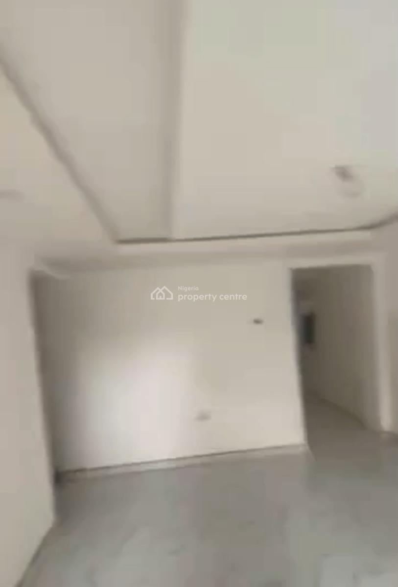 Spacious, Standard 2 Bedroom Apartment, Adekunle, Yaba, Lagos, Flat / Apartment for Rent